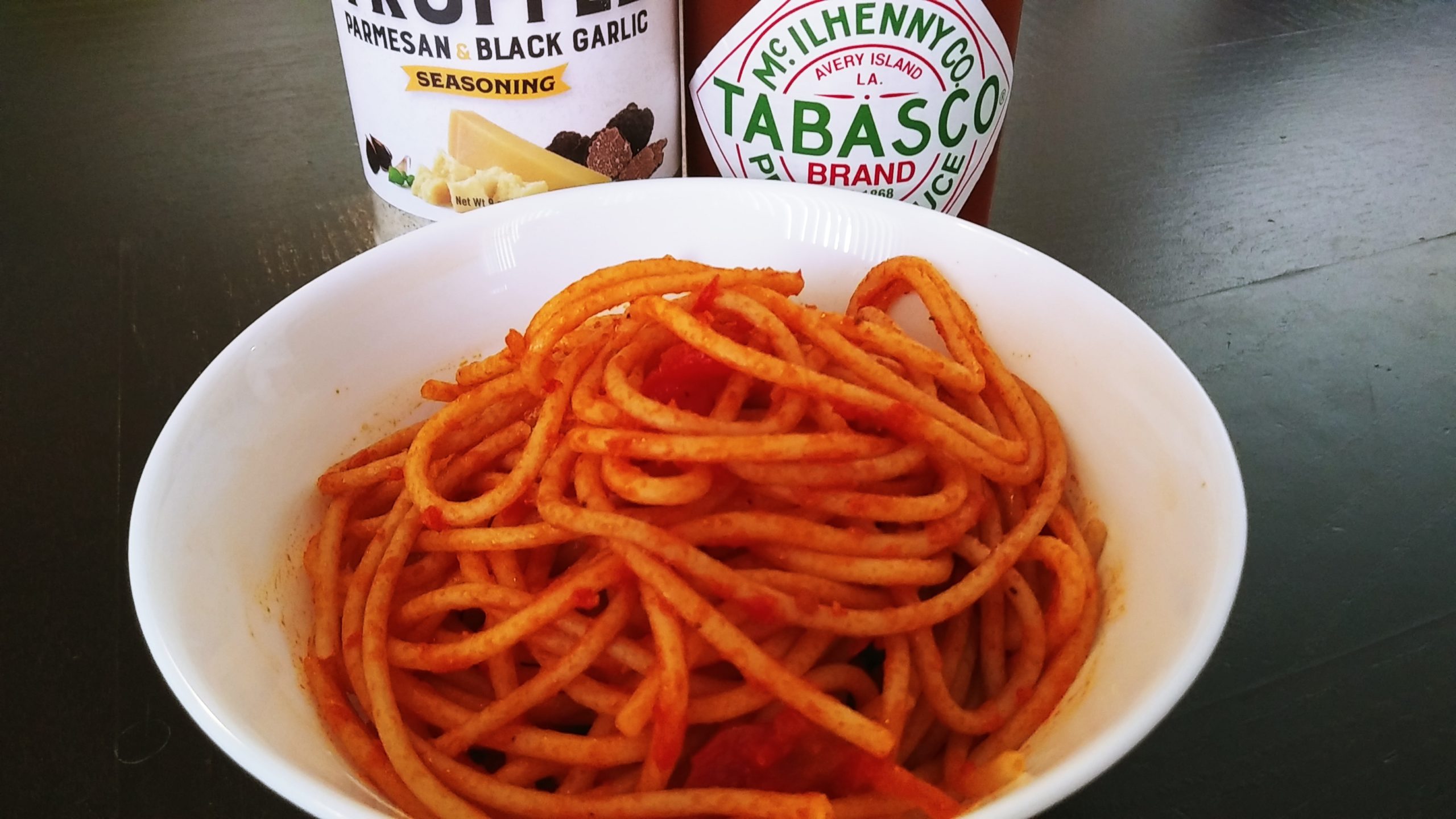 トマトソースパスタ